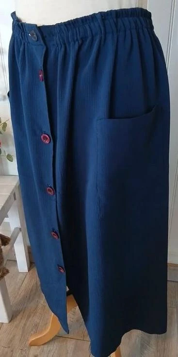 Falda color marino talla 46/48 elástica en la cintura en excelente estado – photo 4
